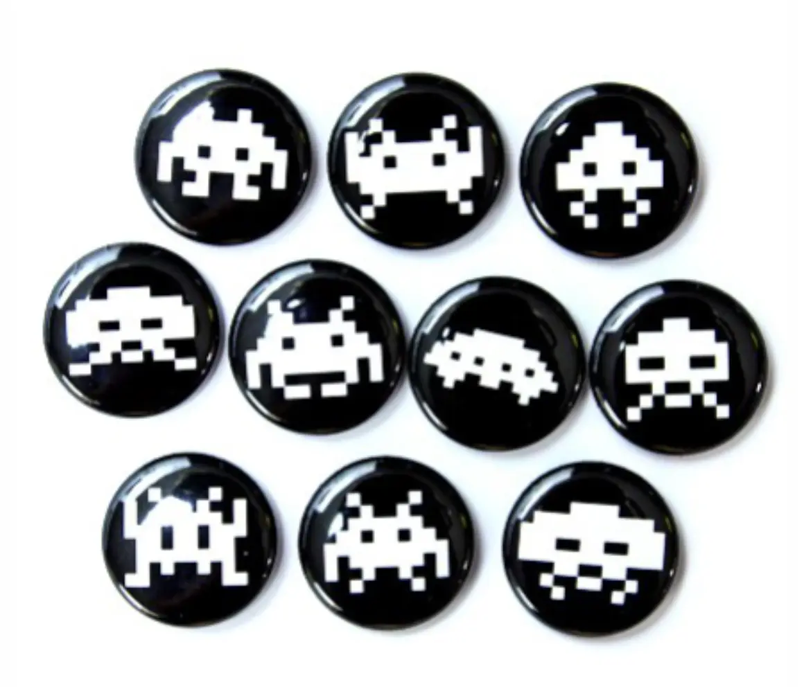 Колекция черни пикселни значки тип копче — Space Invaders дизайн
